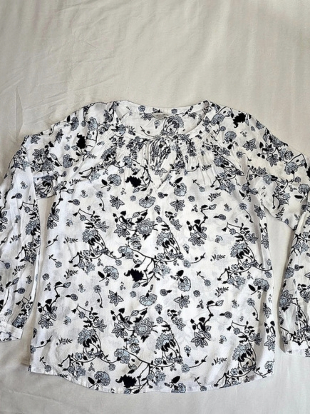 Lucky Brand Floral Blouse in White & Blue Size XS
